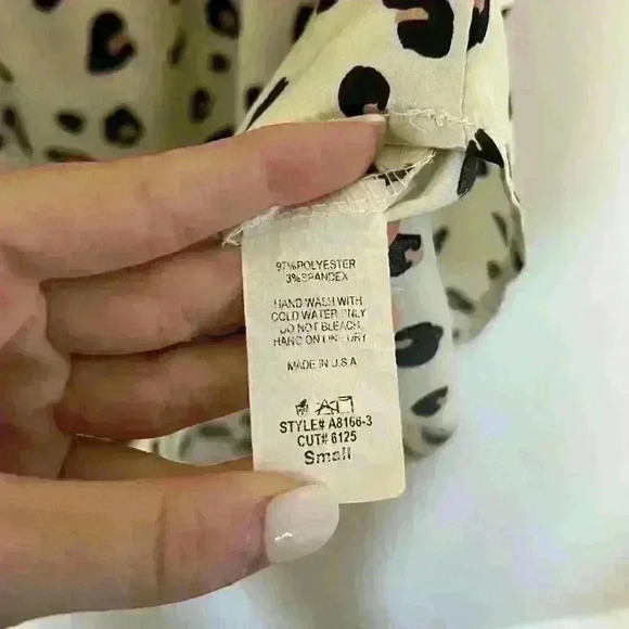 One shoulder animal print top - Picture 3 of 4